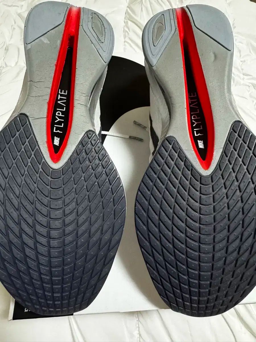 ナイキ ズームX ヴェイパーフライ ネクスト 4 白 グリッドアイアン