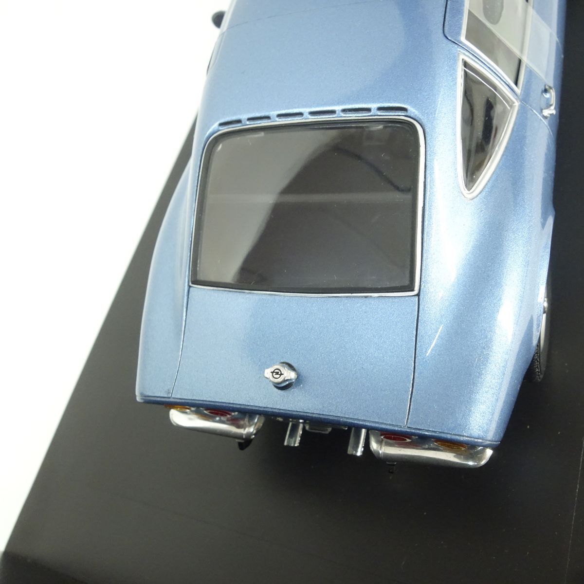 ミニチャンプス 1/18 オペル GT 1968 ブルーメタリック ミニカー