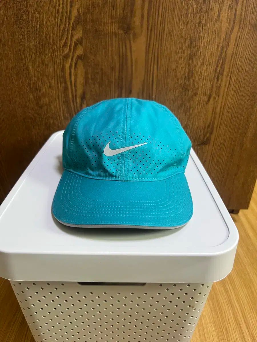 NIKE ナイキ エアロビル フェザーライト キャップ