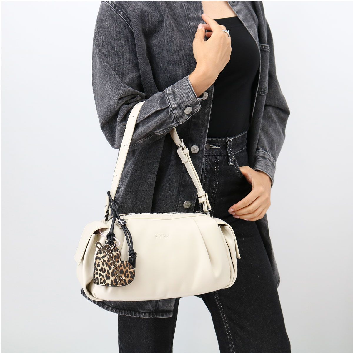 □GANNI ガニー レオパードミラーチャーム A6914 BOU HEART