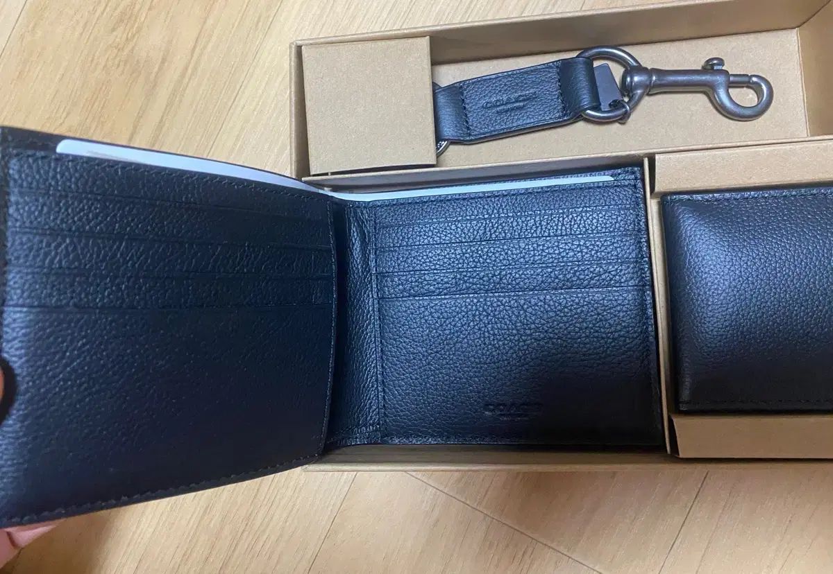 COACH 革小物2点ギフトセット シグネチャー×ボーダー 財布