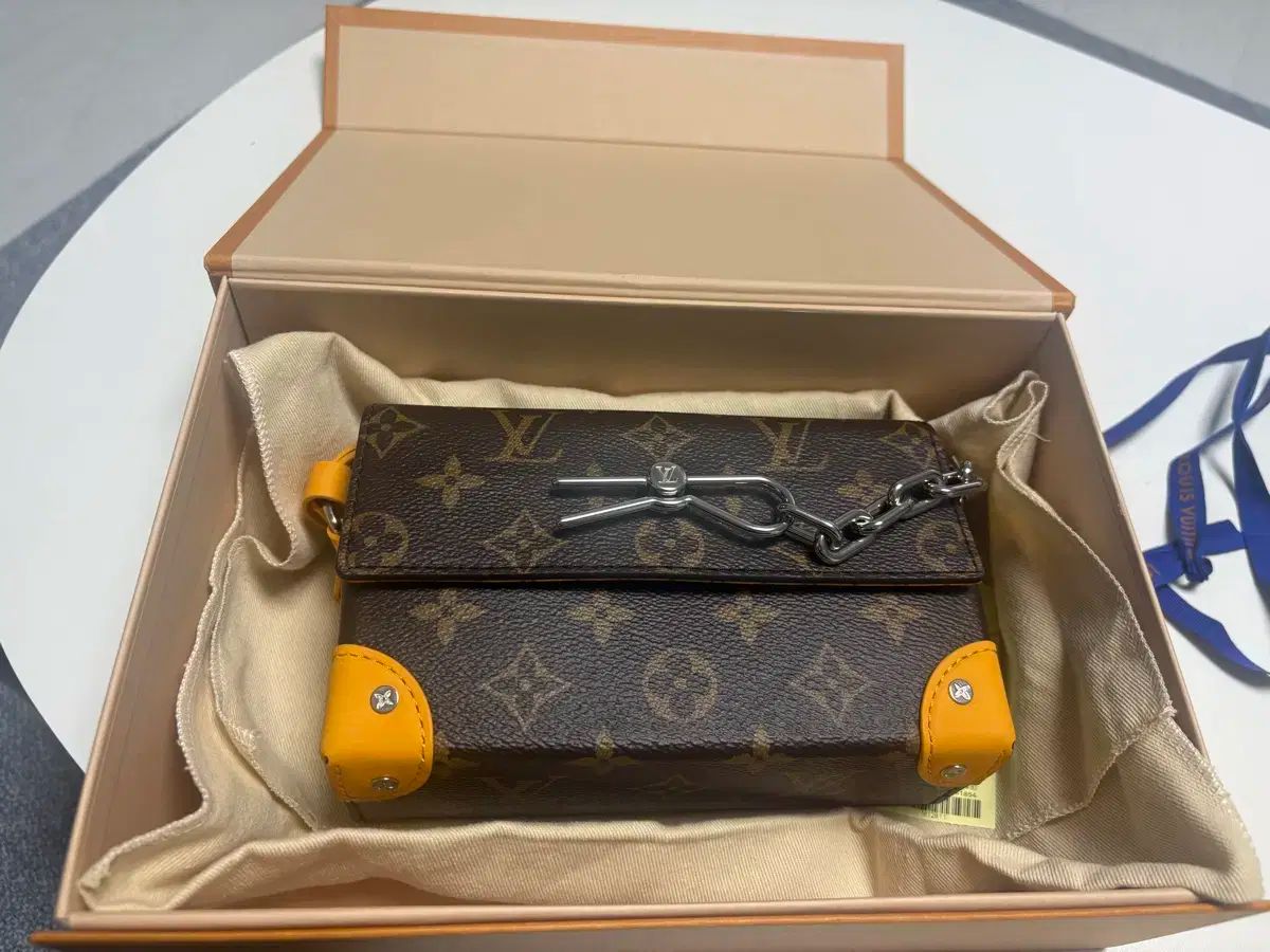 限定値下極美LOUIS VUITTON ルイヴィトン ジェロニモス ボディバッグ 美品】LOUIS VUITTON ジェロニモス 極美品】 ルイヴィトン