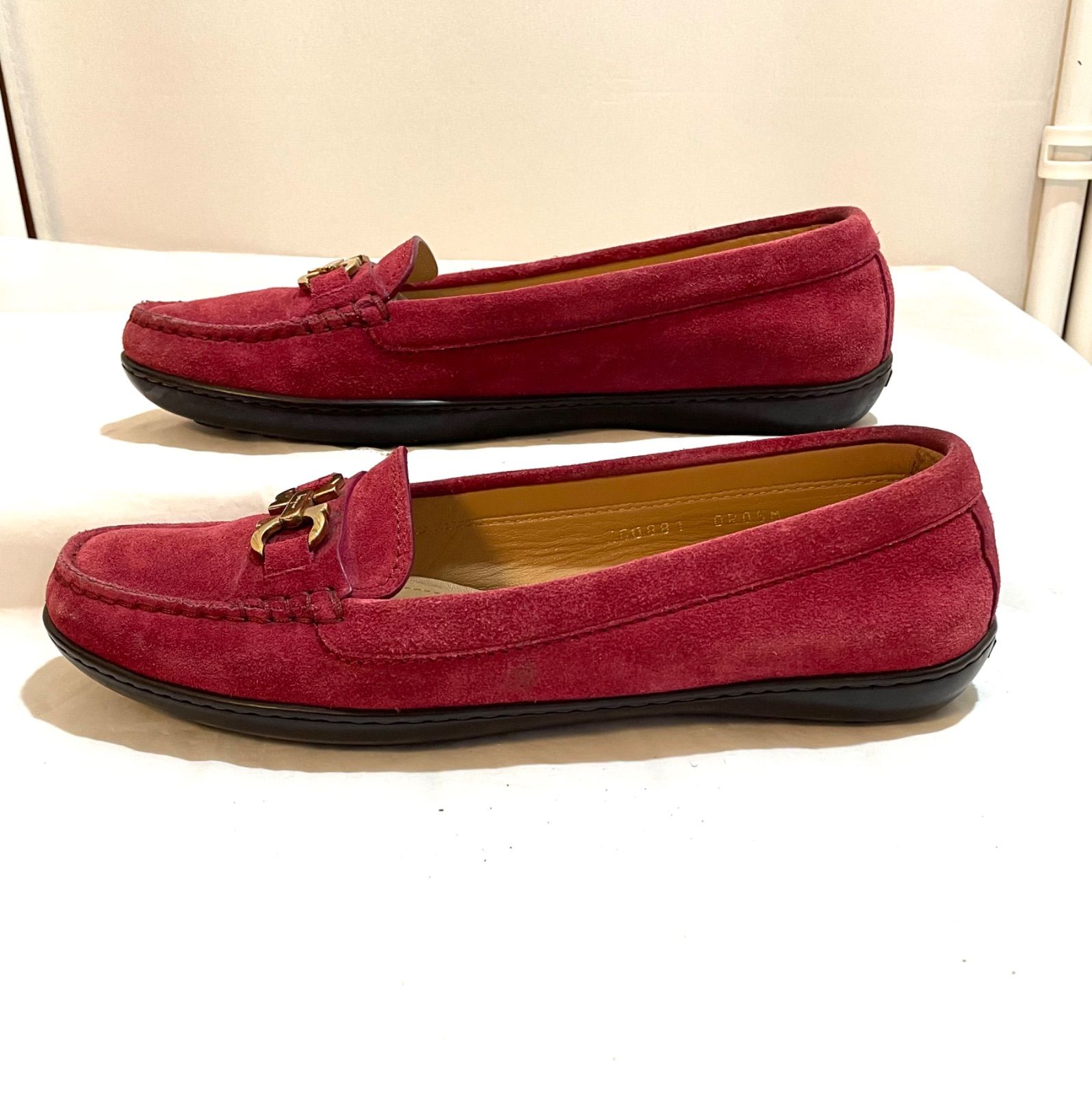 Ferragamo レディース ローファー レッドスエード シューズ ガンチーニ