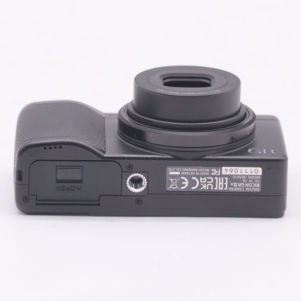 RICOH GR IIIx デジタルカメラ ショット数551枚！ - メルカリ