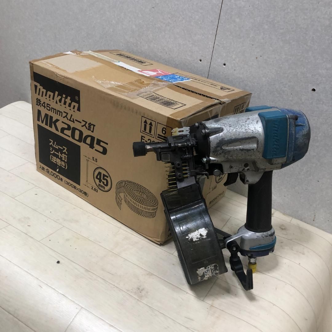 送料無料 makita マキタ 50ｍｍ サイディング用常圧釘打ち機 AN552 エアツール 大工道具 内装 エア釘打ち機 MK2025 88264-9