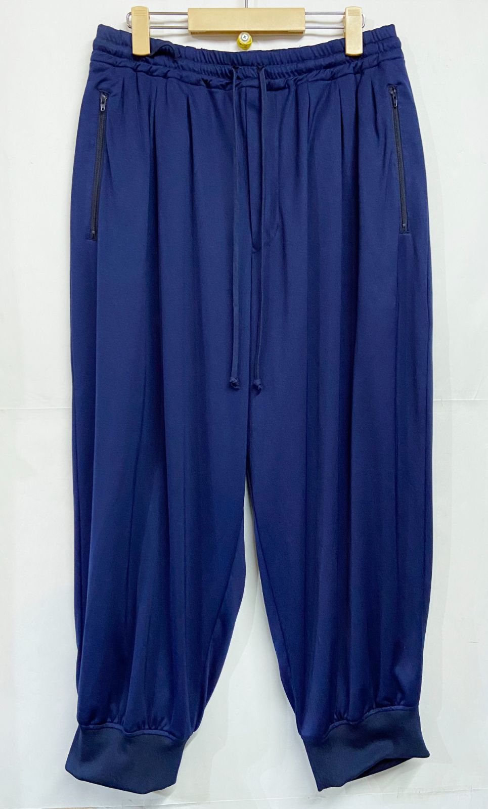 YOHJI YAMAMOTO S'YTE｜ヨウジヤマモト サイト the invitation HIGH-GAUGE POLYESTER SMOOTH JERSEY PANTS WITH RIBBED HEMS イージーワイドパンツ