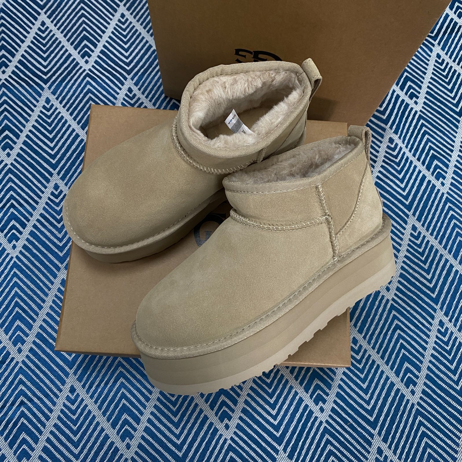 新品 UGG アグ ブーツ クラッシックウルトラ ミニプラットフォーム