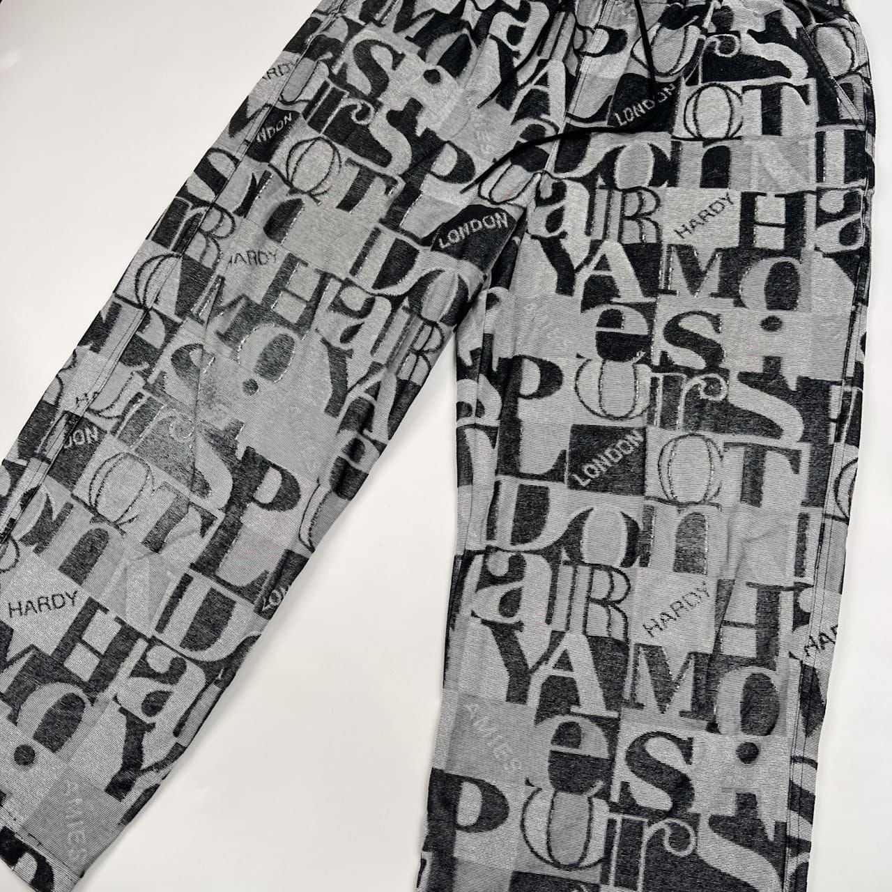 上下セット HARDY AMIES ハーディエイミス 英字総柄 セットアップ 
