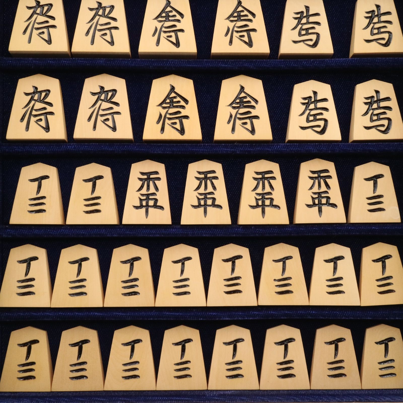仙佳作 将棋駒 天童 将棋駒 斧折上彫 仙佳作 | 前川榧碁盤店