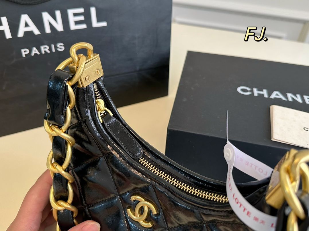CHANELシャネル24 aオイルワックスレザー流浪ホボ脇バッグ