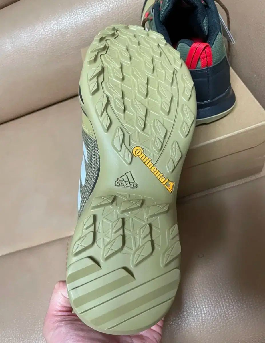 adidas アディダス 登山 トレッキングシューズ 270
