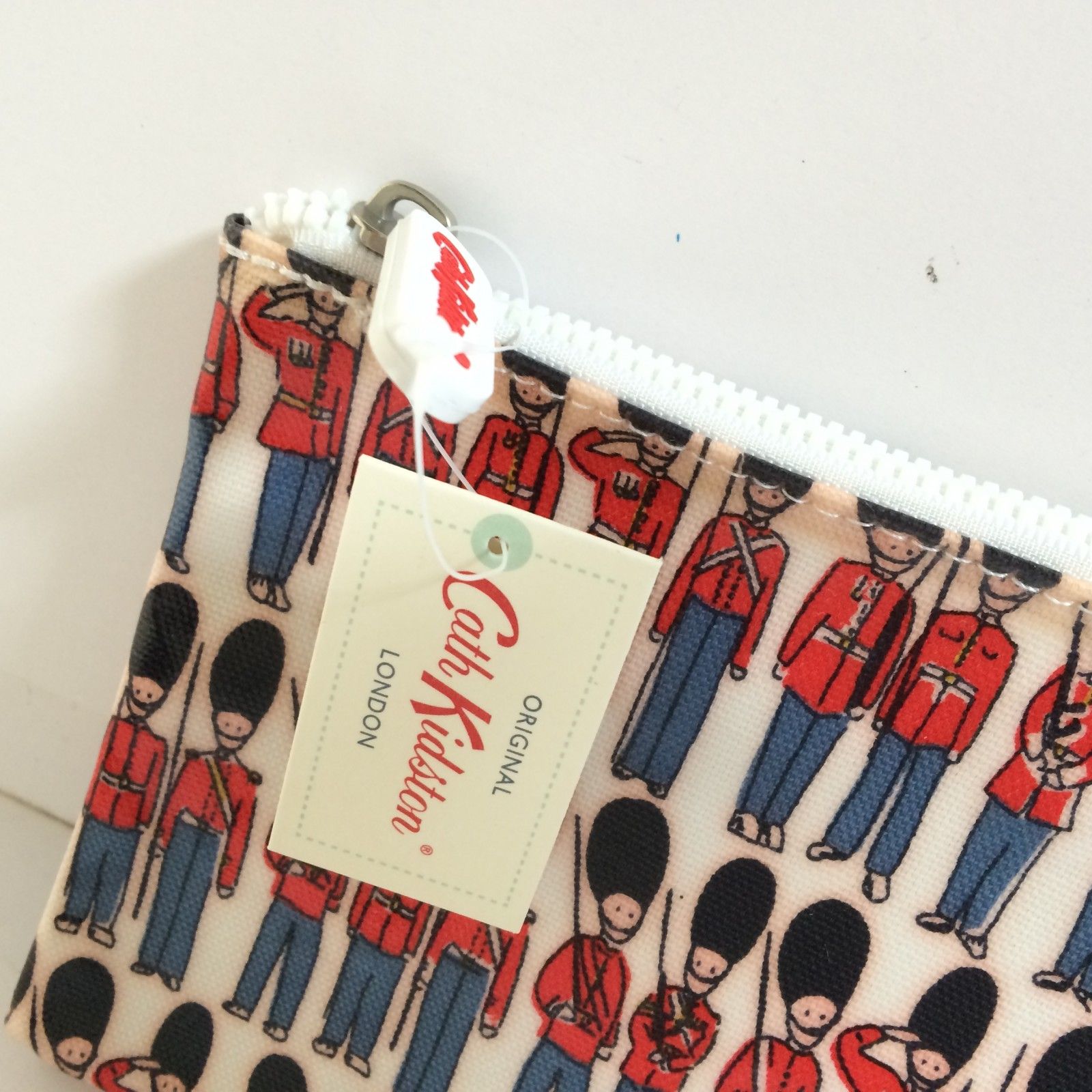 C168 新品 Cath Kidston キャスキッドソン ポーチ 兵隊柄 - メルカリ