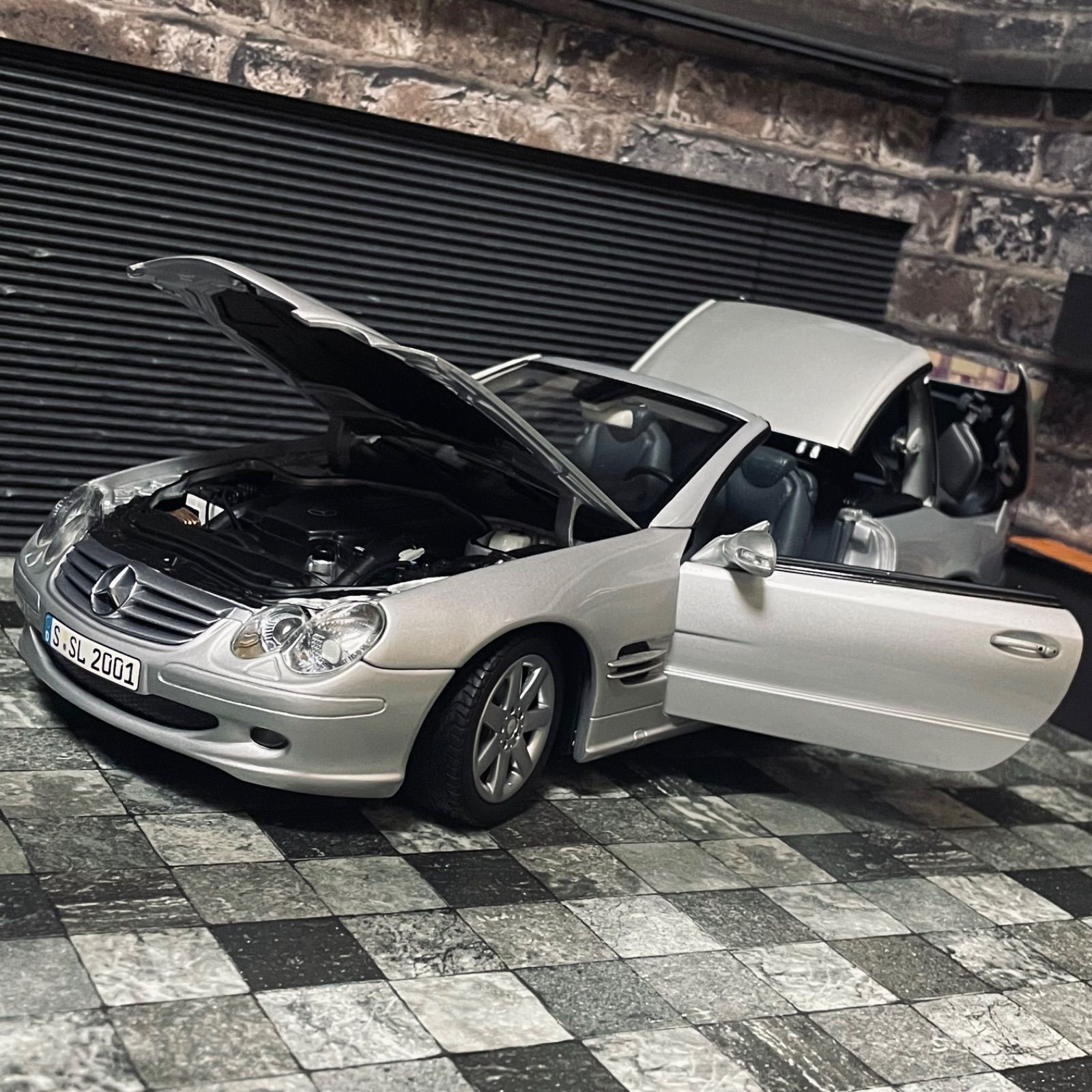 ディーラー特注 1/18 PMA メルセデス・ベンツ SL500 (R230) ディーラー特注 1/18 PMA メルセデス・ベンツ SL500 (R230) 2001