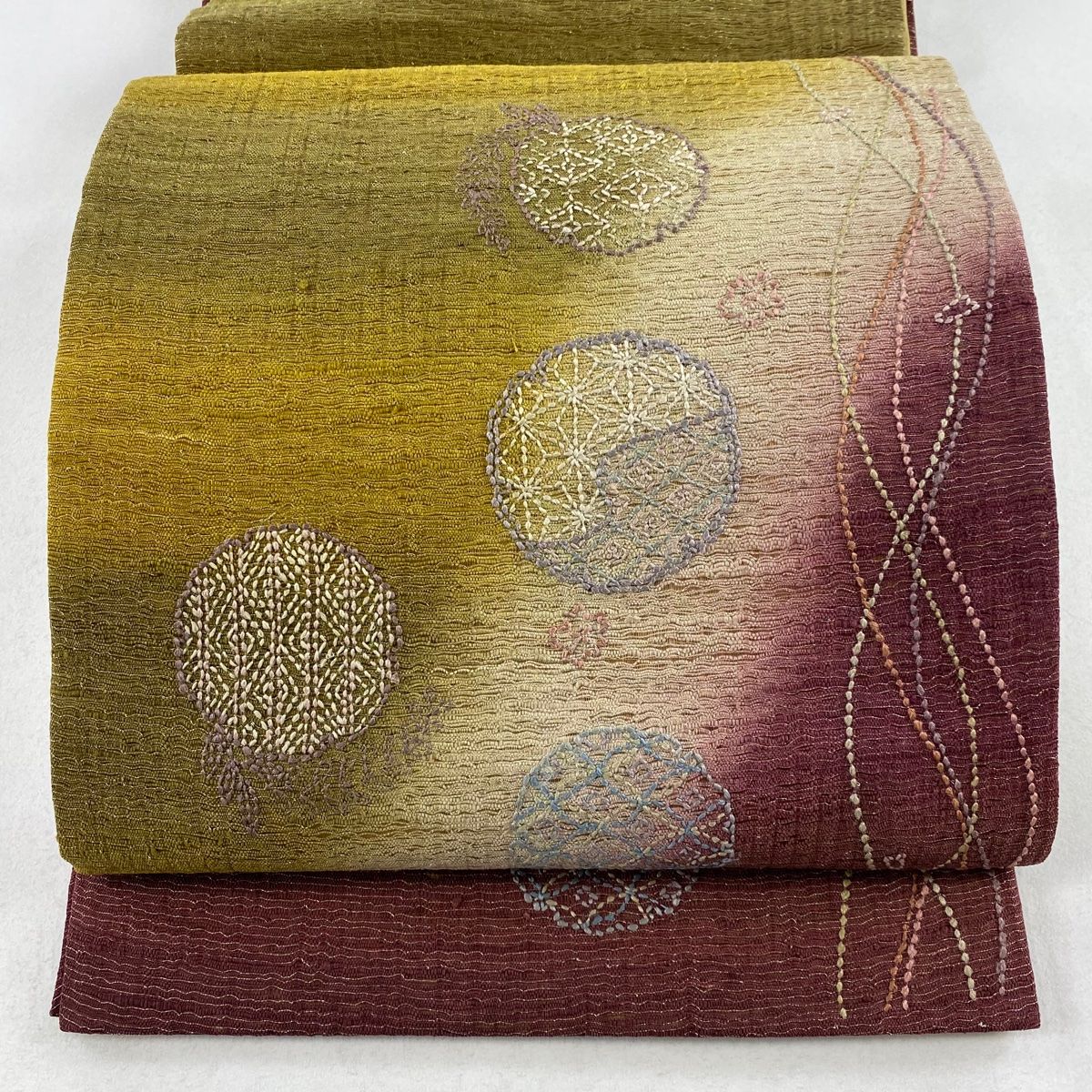 袋帯 美品 逸品 引箔本金紹巴 菱重ね鏡文 金糸 金色 お太鼓柄 正絹 袋帯 美品 逸品 引箔本金紹巴 菱重ね鏡文 金糸 金色 お太鼓柄 正絹