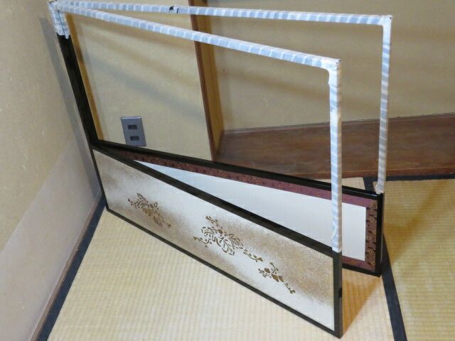 六月◆特売品 黒漆塗縁 金砂子地 乱桐紋 波に鱗鶴緞子裂 両面使 二尺四寸 京間用腰風炉先 シミ