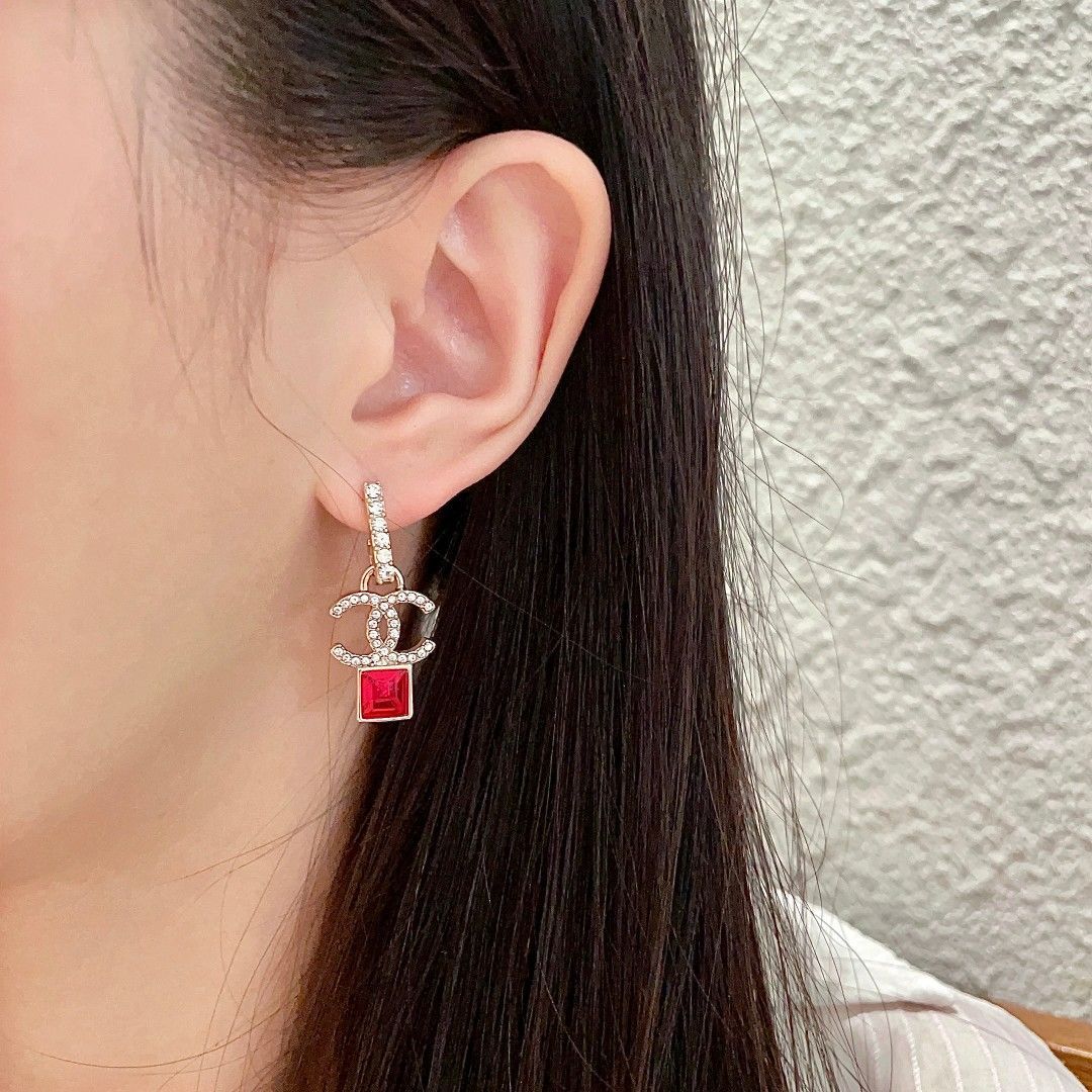 ヴィンテージ アルファベットピアス