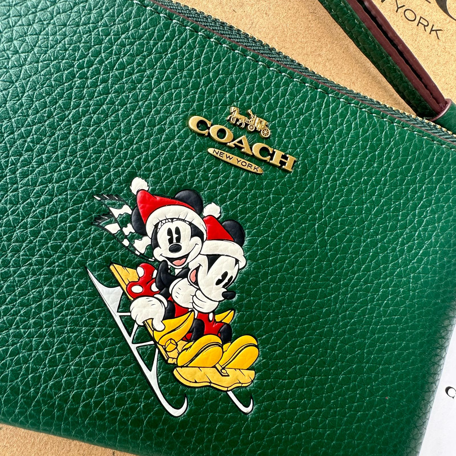 新品 未使用コーチ ディズニー コーナージップリストレット