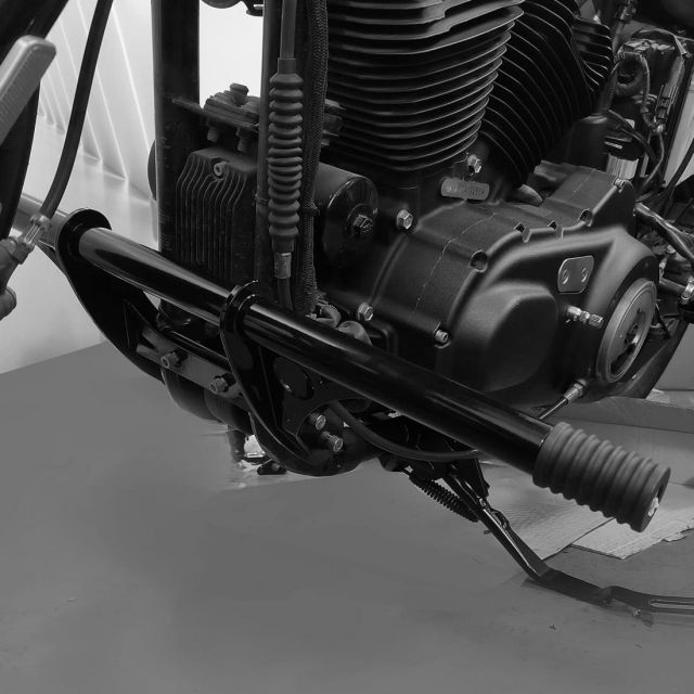 HDBUBALUS バイク用 エンジンガード フロント クラッシュバー ハイウェイ エンジン ガード スチール 耐久性 保護 ハーレー スポーツスター 883 1200 対応 ブラック