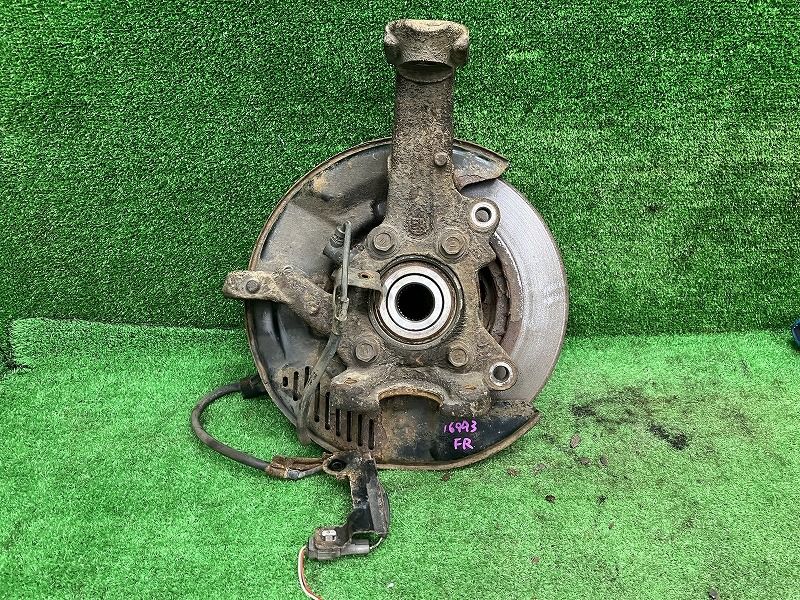 レジアスエース KDH205V 右フロントナックルハブ DX 4WD 6人 43211-26150 6S3