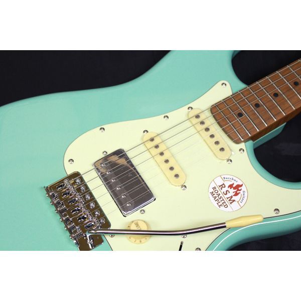 Bacchus バッカス ストラトタイプ エレキギター 水色　パステルカラー Bacchus バッカス ストラトタイプ エレキギター 水色 パステルカラー