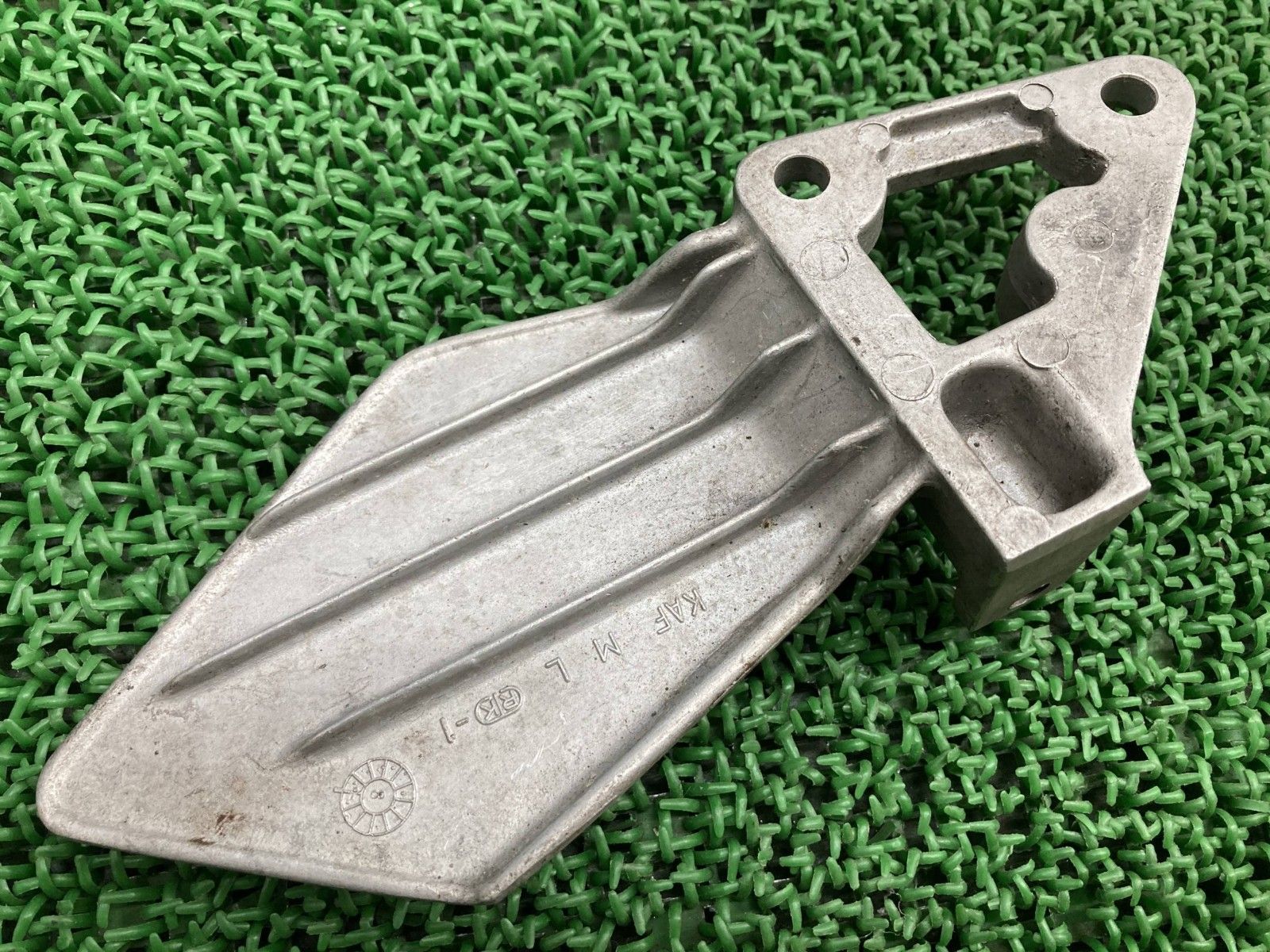 ジェイド ステップホルダー 左 KAF ホンダ 純正 バイク 部品 MC23 JADE メインステップ 曲がり無し 品薄 車検 Genuine Bb BRIGHTFACE_UK