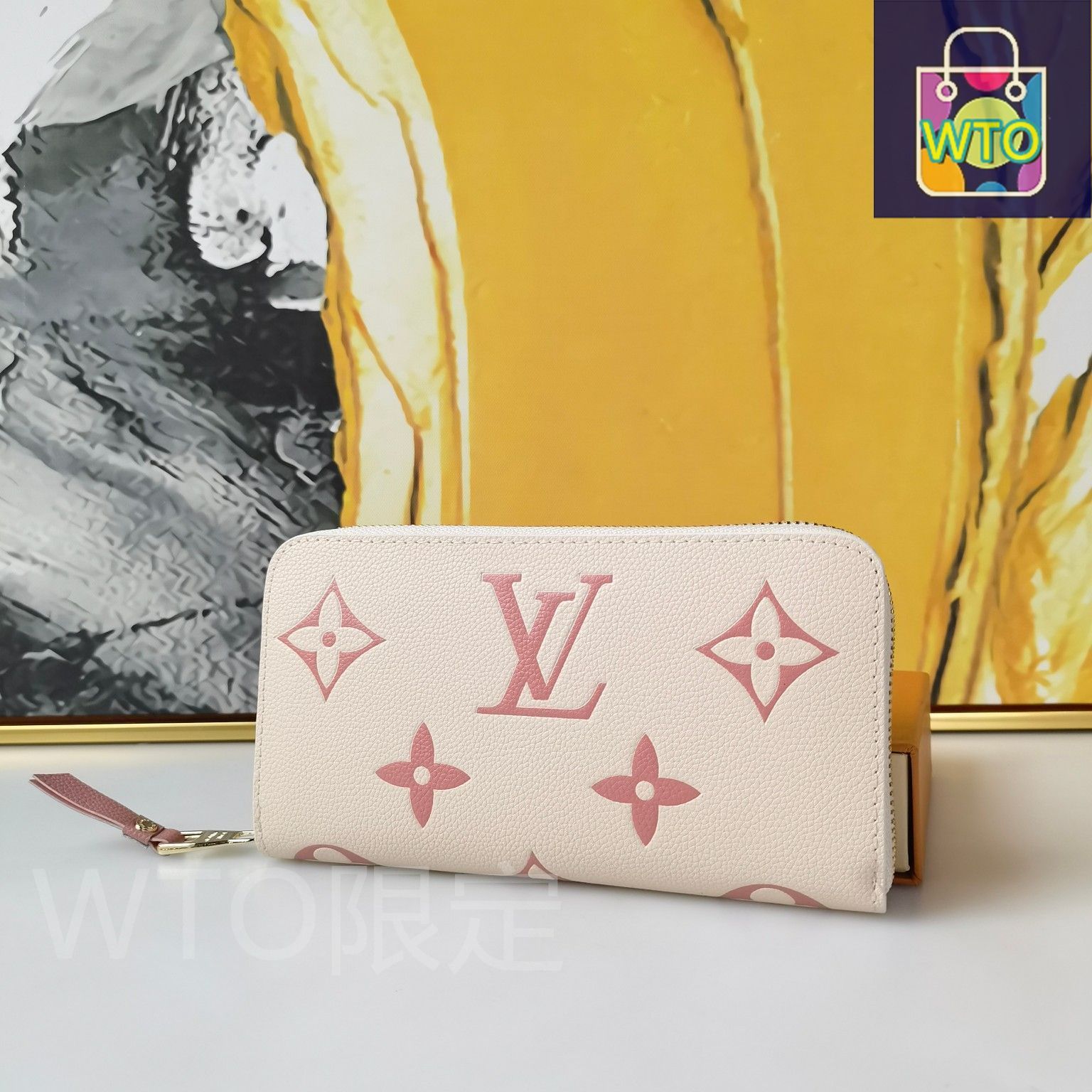 Louis Vuitton エンボスロゴ 二つ折り財布 ルイ ヴィトン Louis Vuitton 二つ折り財布 ポルトフォイユルー