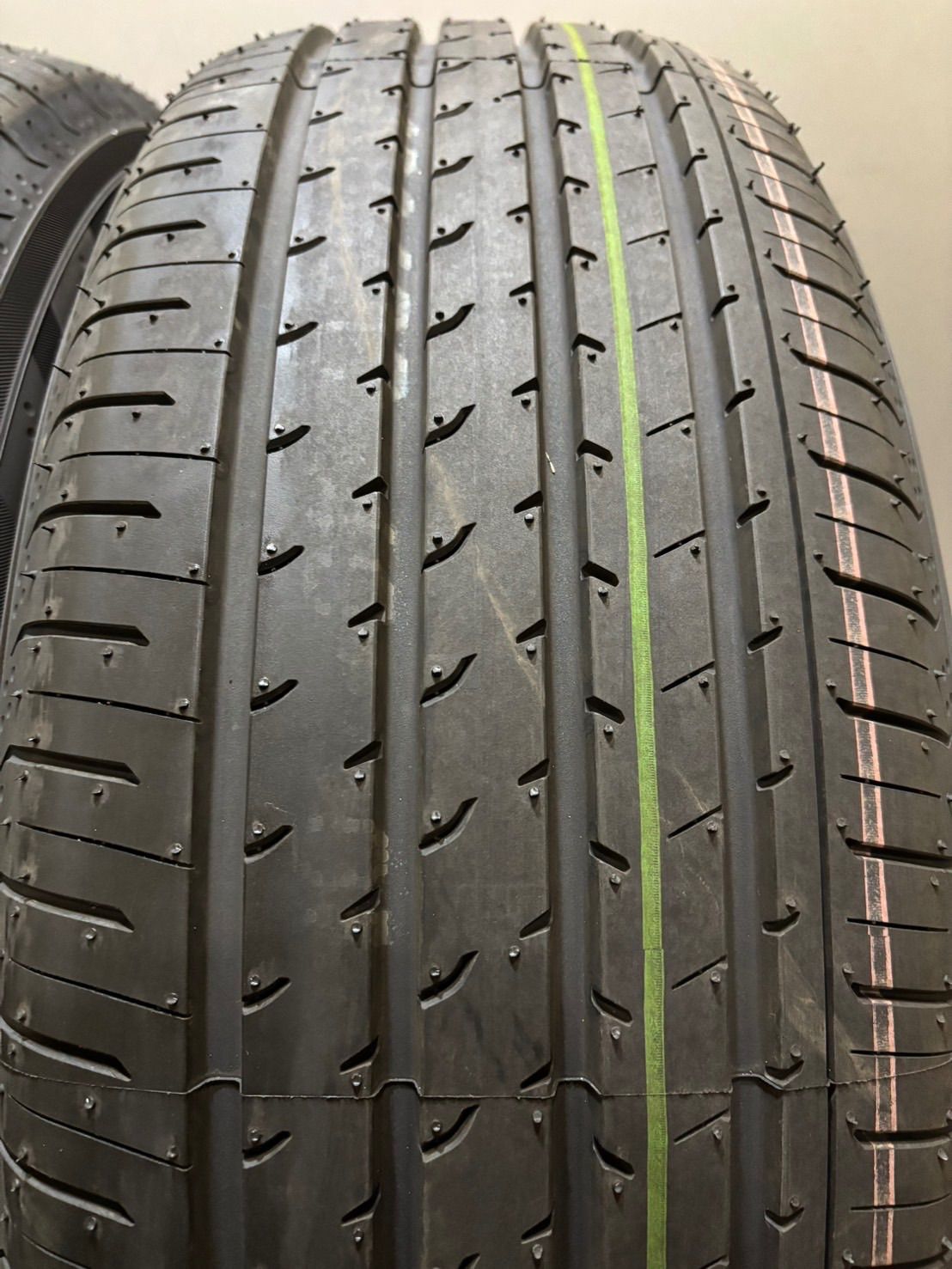 225/60R18 新型RAV4 新車外し夏タイヤ RAV4 新車取り外し 225⁄60R18 オールテレーンタイヤ