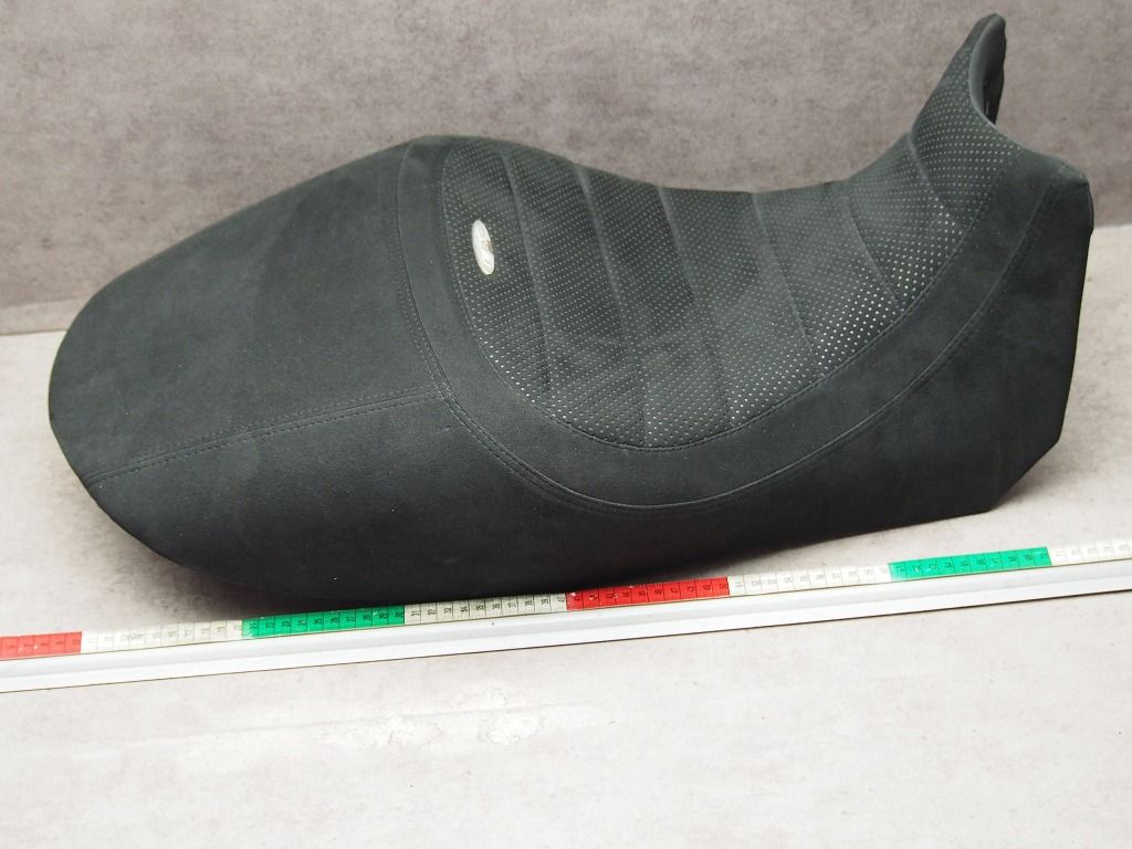 ドゥカティ ディアベル AMG シート 破れ無し