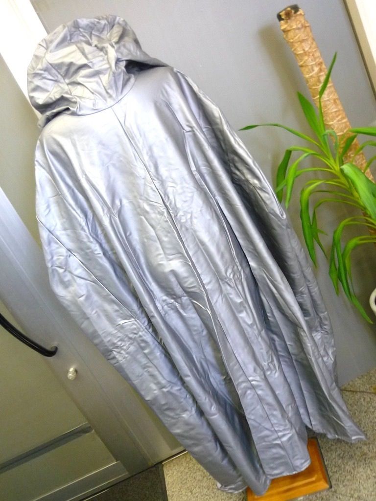 YOSA ヨサ　チタンエッヂケープ　ウエア　チタニウム　銀イオン 参考47250円 ヨサ YOSA チタンエッジケープ フード付 チタニウム