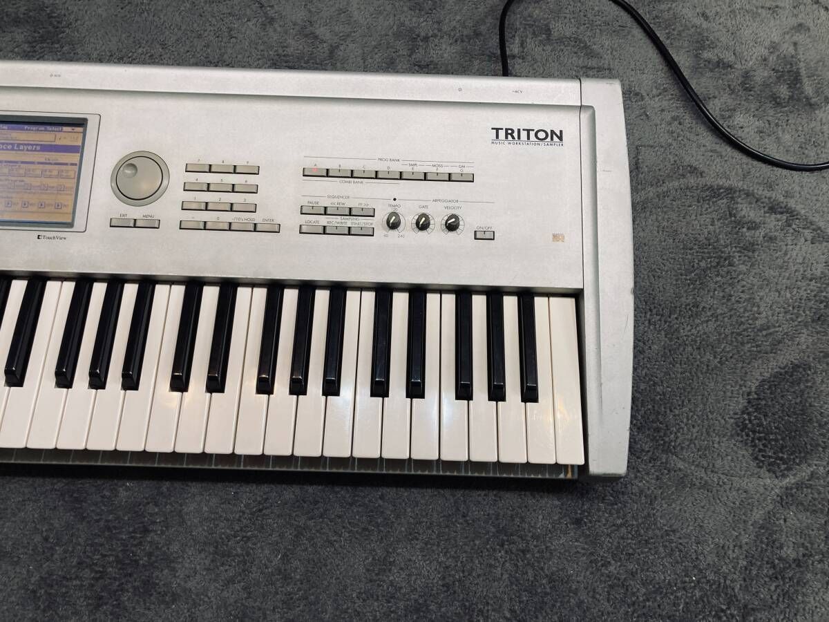 KORG シンセサイザー TRITON 61鍵 KORG TRITON 61鍵