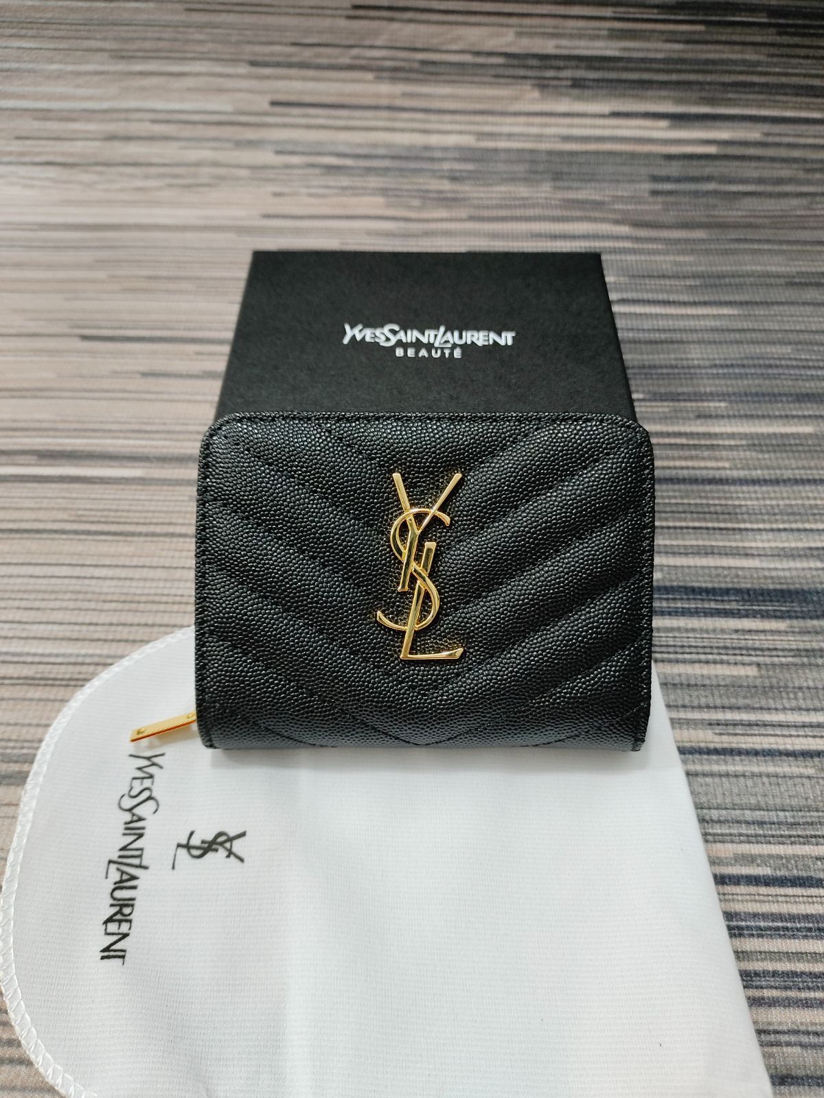 超素敵Saint Laurent(サンローラン)折り財布ブラック箱付きお値下げ中即購入oｋ男女兼用