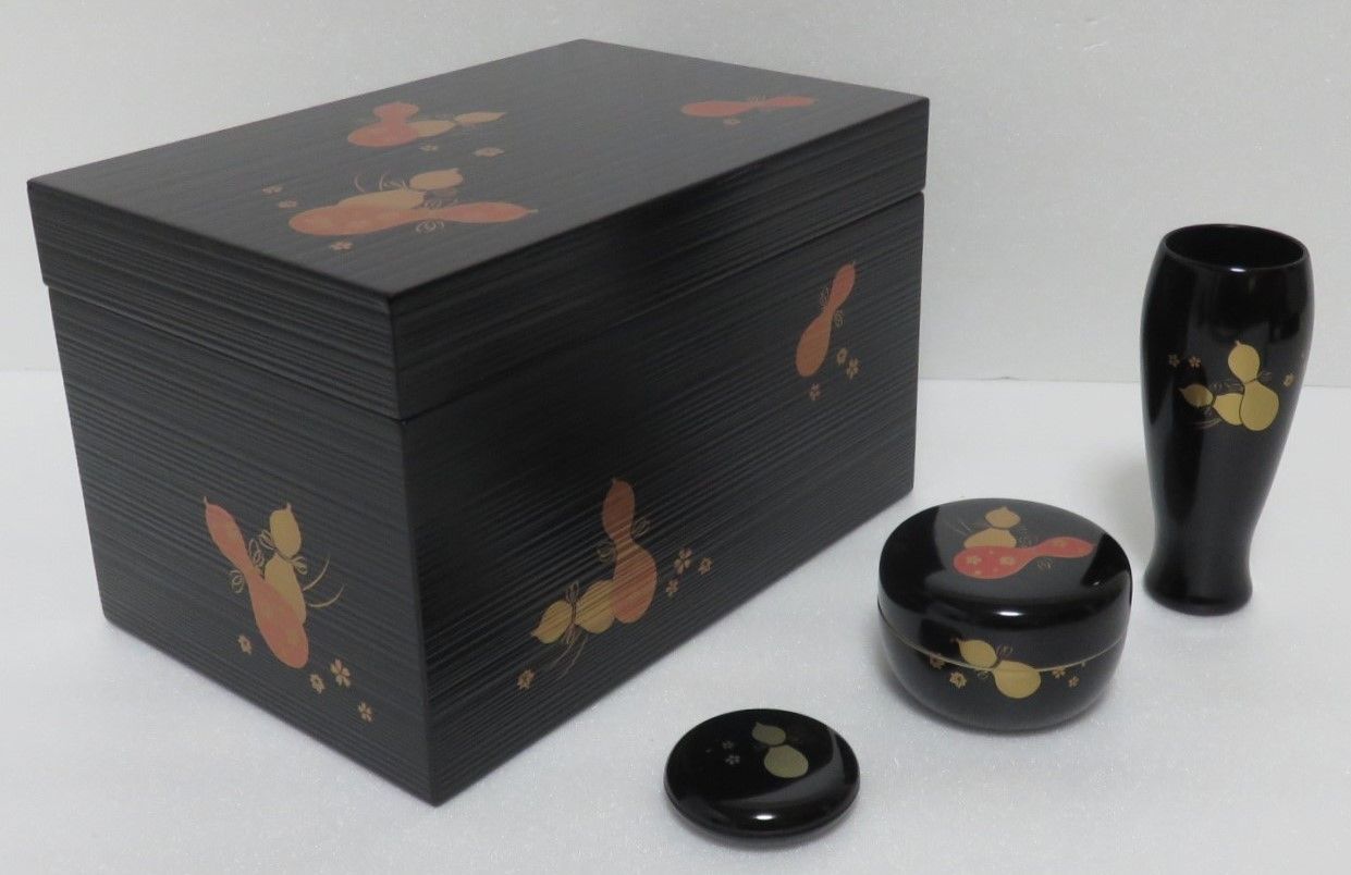 未使用 茶道具 木製 ひさご 弁当 千筋 梅蒔絵 内黒 5客揃え 懐石道具 紙箱 茶道具さくら🌸 木製 瓢蒔絵 黒塗 千筋茶箱揃 瓢蒔絵3点セット