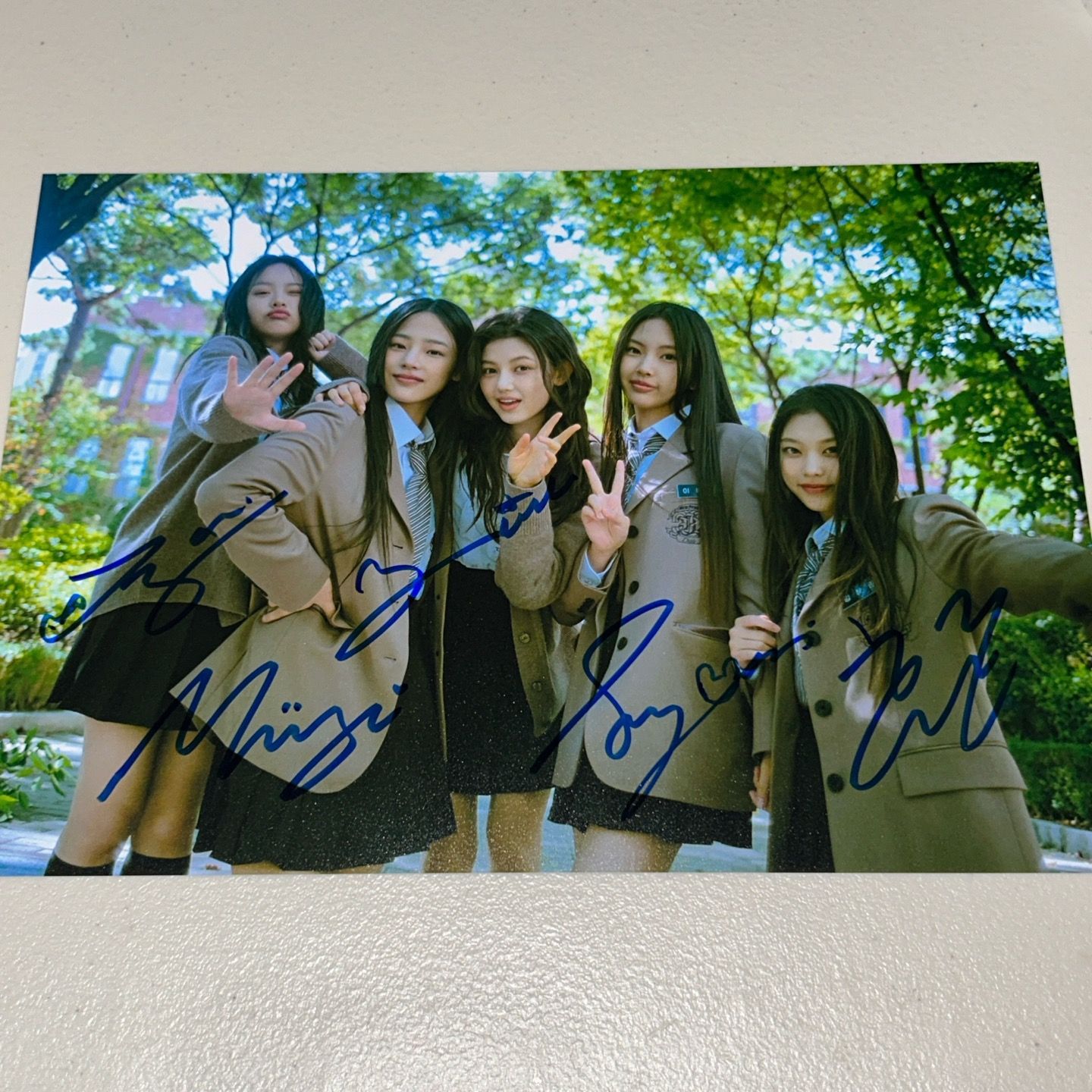 NewJeans 直筆サイン A4 写真 NewJeans ハニ 直筆サイン スチール写真