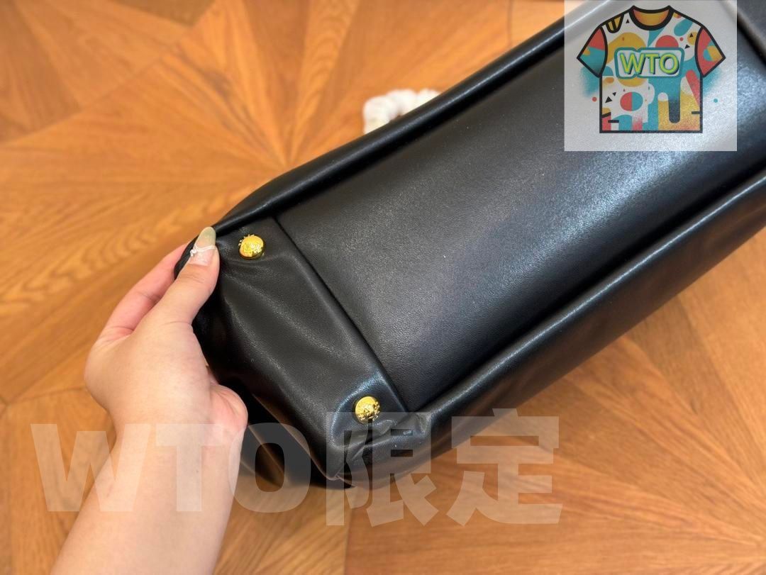 PRADA 黒⭐︎ショルダーバッグ⭐︎トートバッグ⭐︎希少⭐︎美品 PRADA 並行輸入 プラダ ショルダーバッグ ソフトカーフ 1BH096