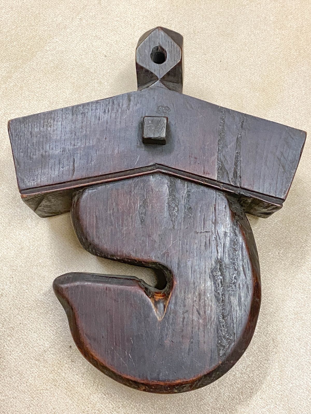 ZK197 木製 自在鉤 大きめ 大黒型 魚 横木 総重量約3.8kg 囲炉裏 古道具 骨董 民芸品 和風 アンティーク