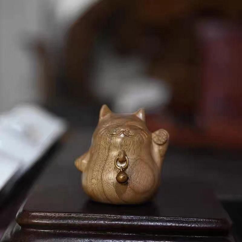 招き猫 木製 飾り 福を招く金糸楠木 置物 木彫り 飾り物 インテリア 置物