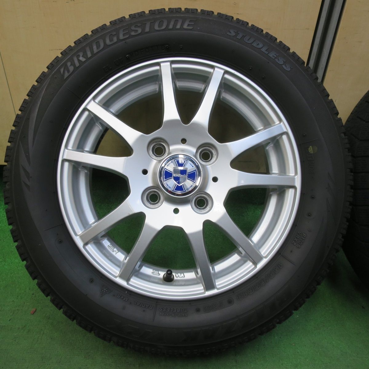 キレイ スタッドレス 155 65 R 13 ブリヂストン ブリザック VRX GMach 13インチ PCD 100 4 H 5061806イス