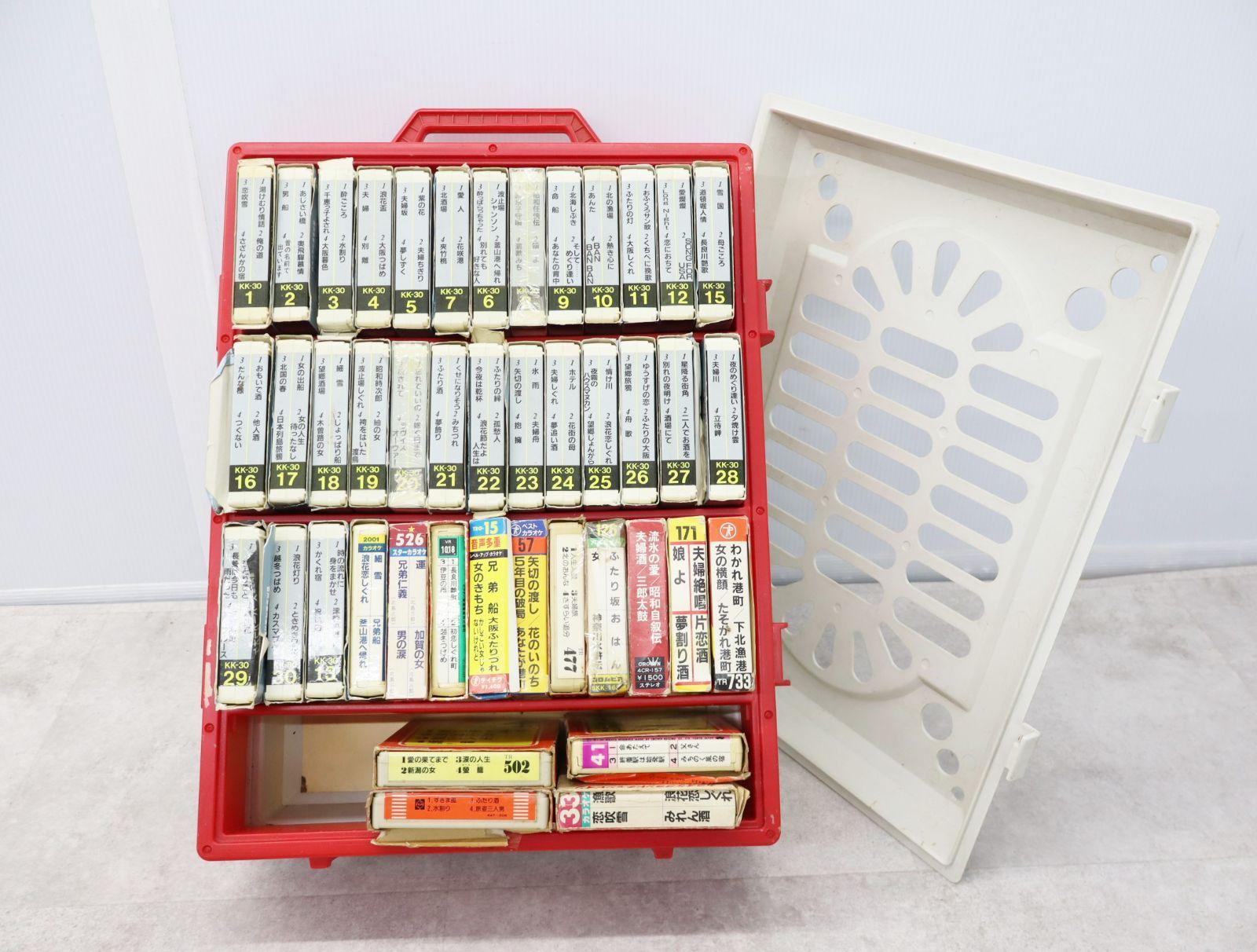 43本まとめ 現状販売 再生未確認｜8トラ カセットテープ  演歌 カラオケ｜  レトロプラケース付き｜  O9978