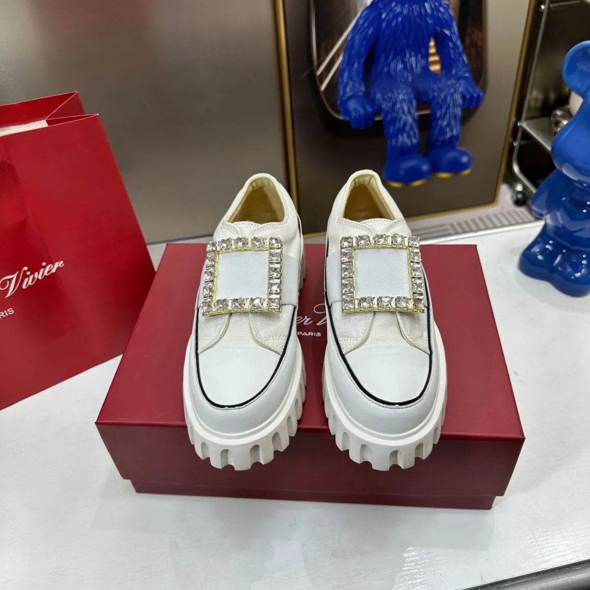 【ROGER VIVIER】新型厚底スニーカー（白）