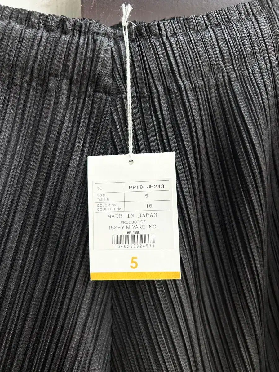 プリーツ 斜めボーダー