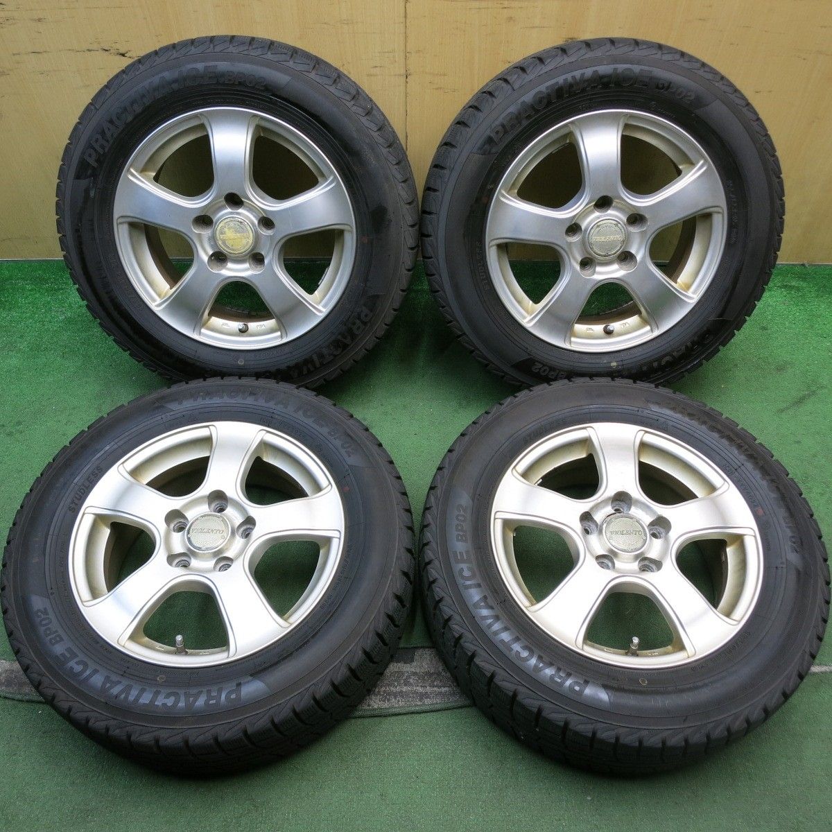 バリ溝 24年 9.5分 スタッドレス 195 65R15 プラクティバ アイス BP02 ヨコハマ製 VIOLENTO ヴィオレント 15インチ PCD114.3 5H 5092711HAス