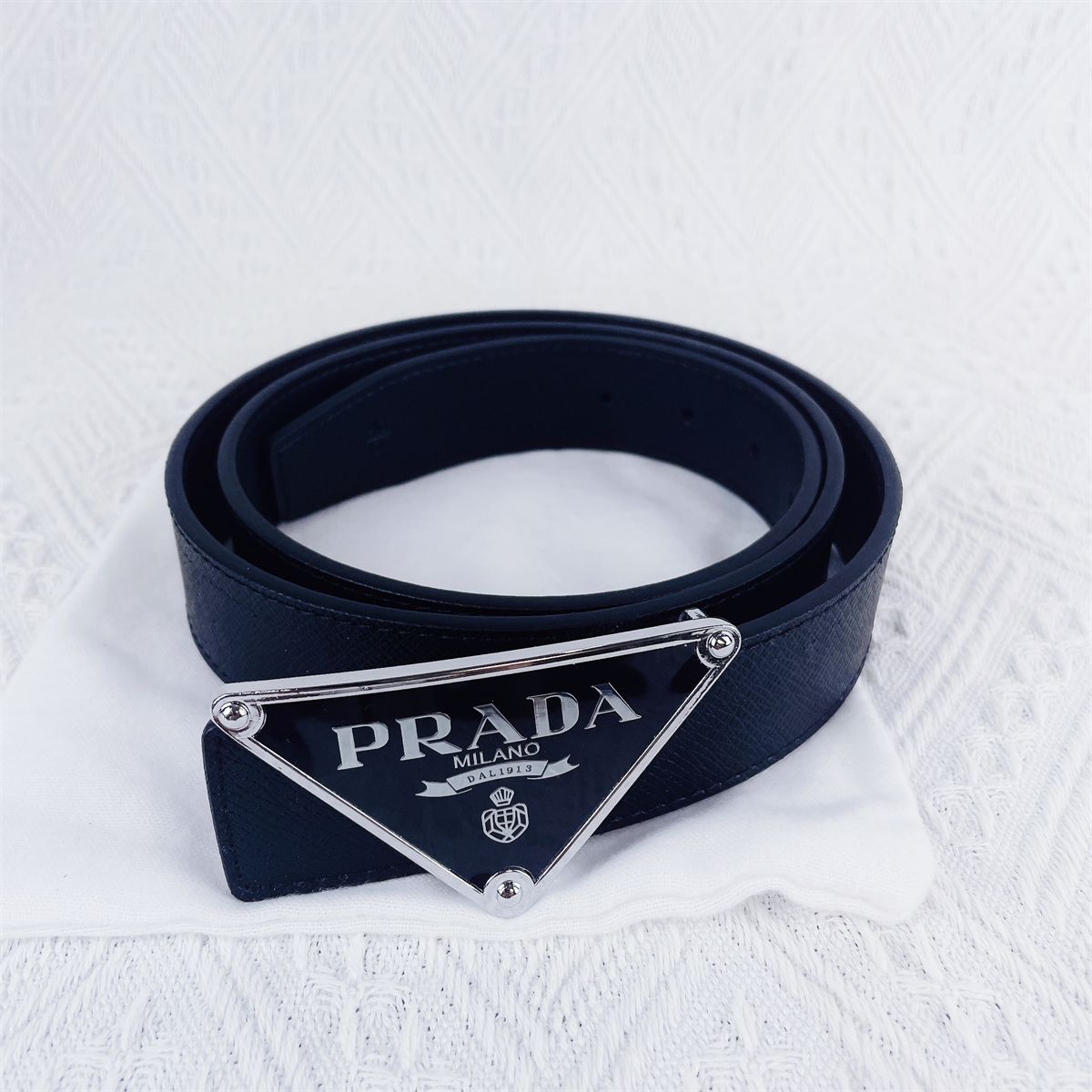 ✨新品✨ PRADA プラダ レザー 三角ロゴ ベルト 即日発送します 箱付き ...