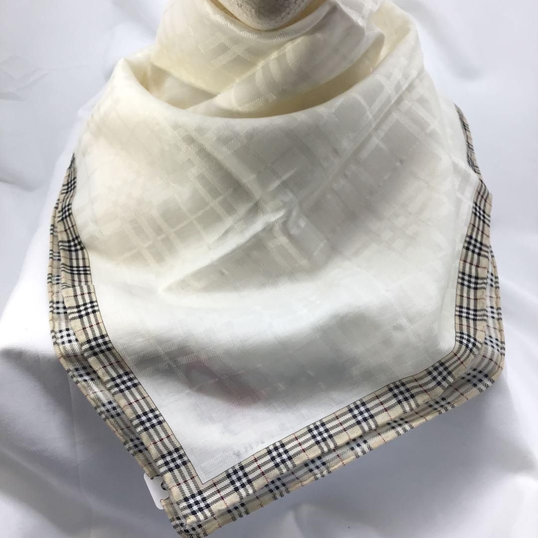 バーバリー BURBERRY ハンカチ シルク混 スカーフ ノバチェック 赤い