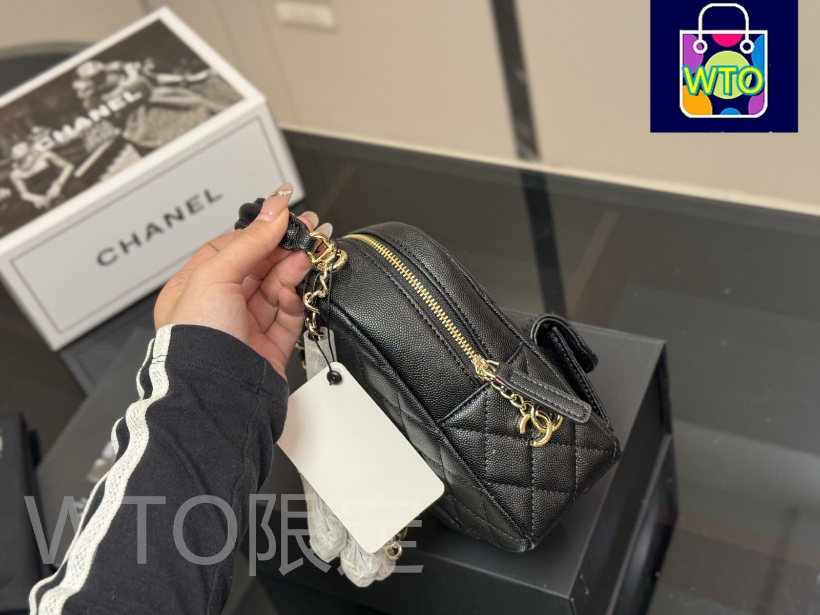 【フォルムと持ち手が可愛い♪】CHANELミニ ポーチ ハンドバッグ o1023102415455610704.jpg