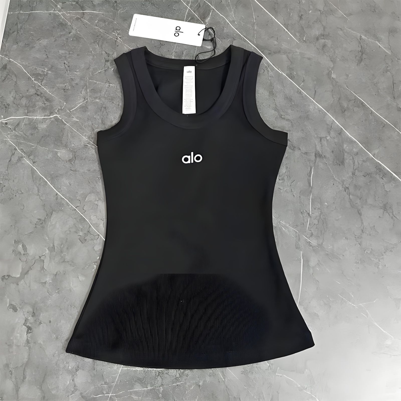 新品 ALO YOGA トップスヨガウェア アローヨガ美しい背 タンク
