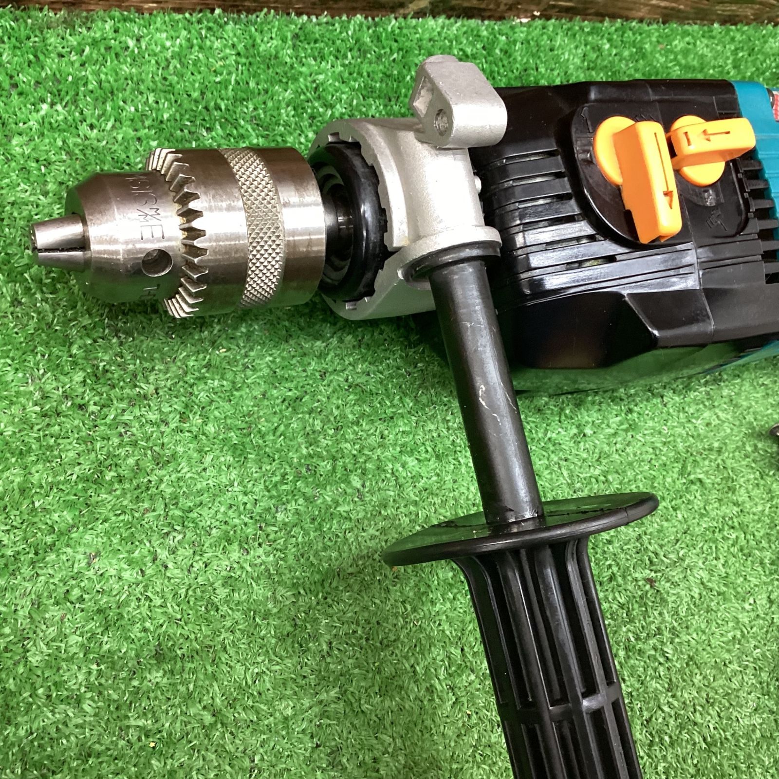 【中古品】★makita(マキタ) 120㎜ダイヤコア震動ドリル 8406C　IT2P2GPZ78NU ダイヤコア震動ドリル 120mm 8406C 1個 8406C戸田店 ☆値下げしました☆マキタ(makita)