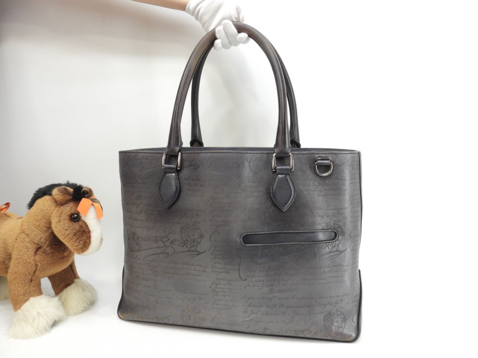 ベルルッティ トゥジュール カリグラフィ レザー濃灰 トートバッグ A1200P