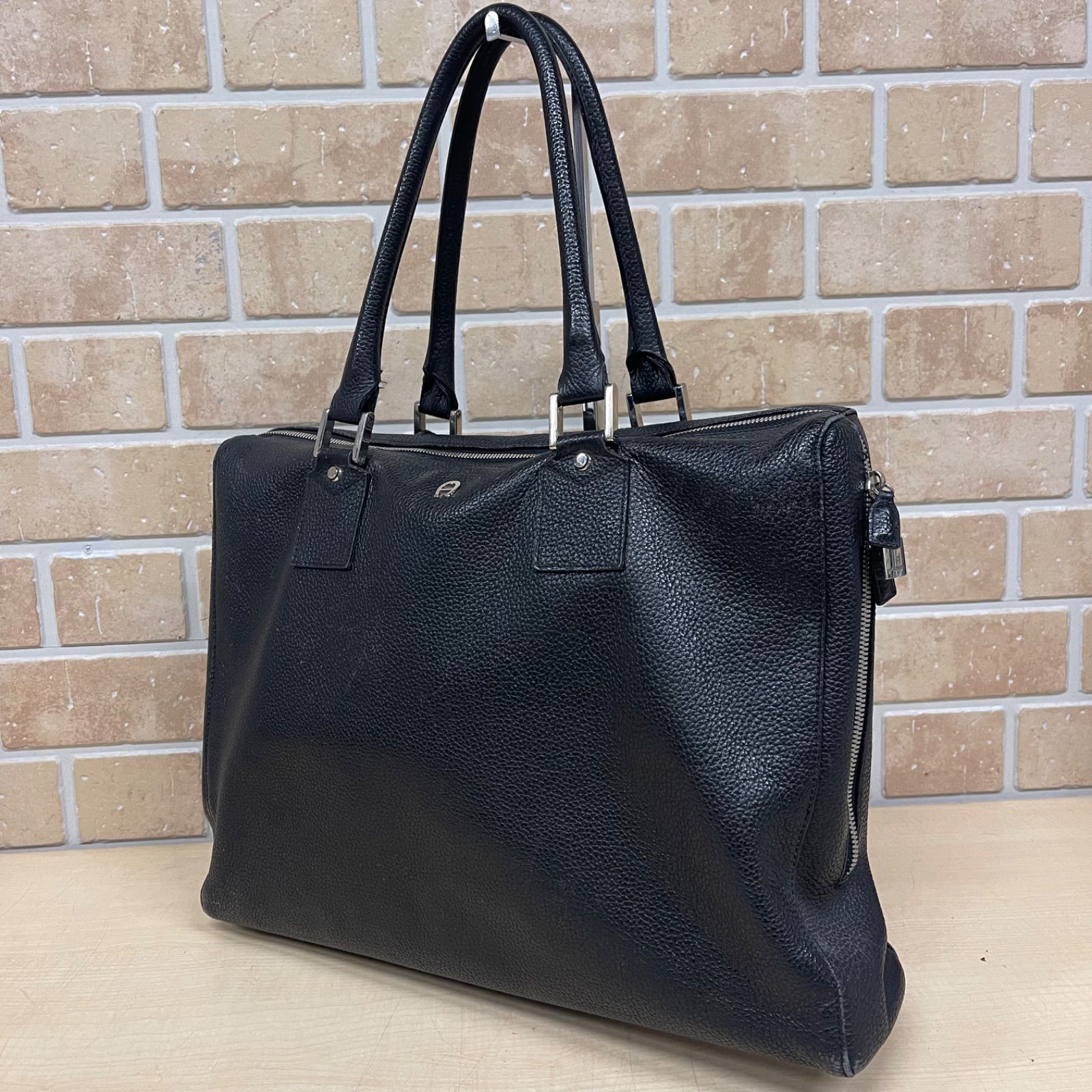 【美品】AIGNER アイグナー　トートバッグ　ビジネス　レザー　ブラック