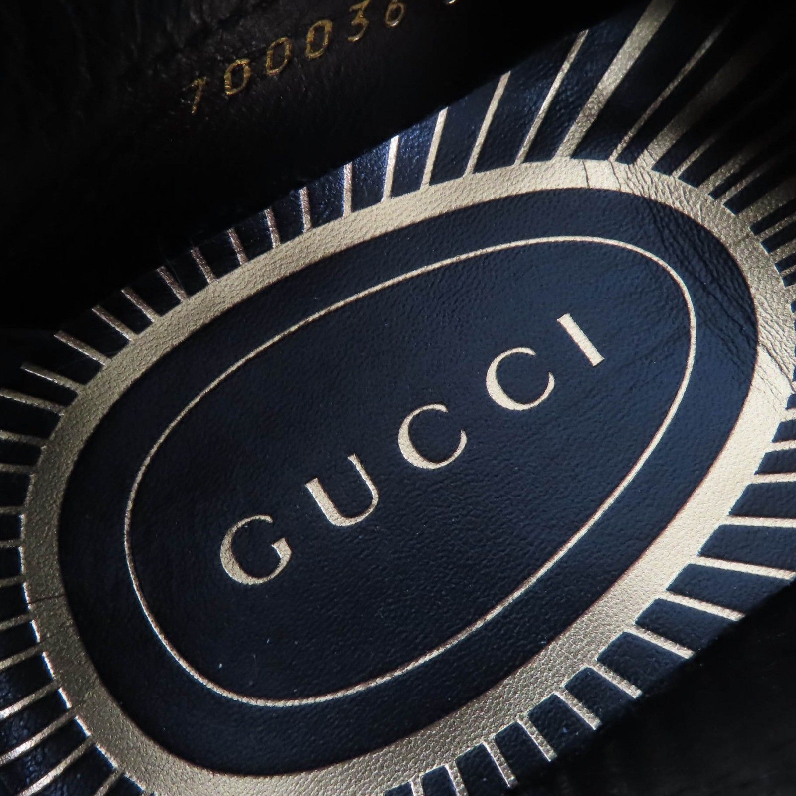 未使用品☆GUCCI グッチ 700036 ロゴメタル レザー ローファー