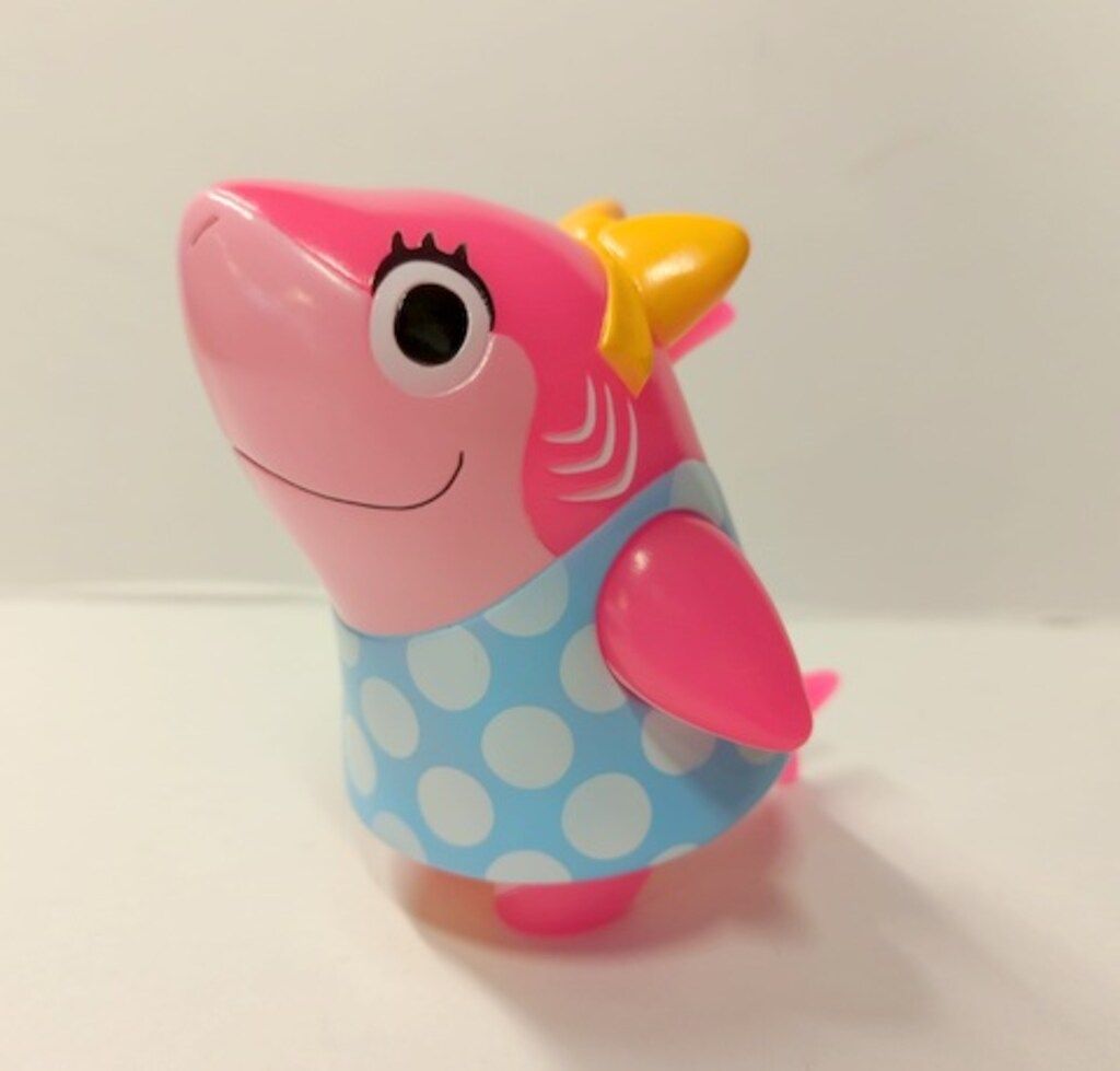 RED SHARK レッドシャーク レイシャークピンク畜光 鮫ガール ソフビ